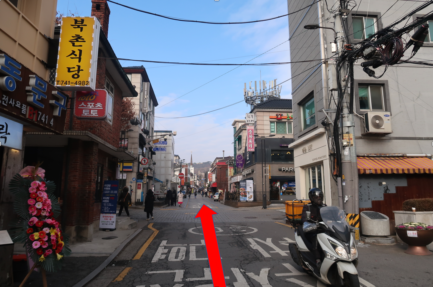 Gentle Monster. Flagship store. sunglass. optical glass. bathhouse remodeling. artistic remodeling. art.